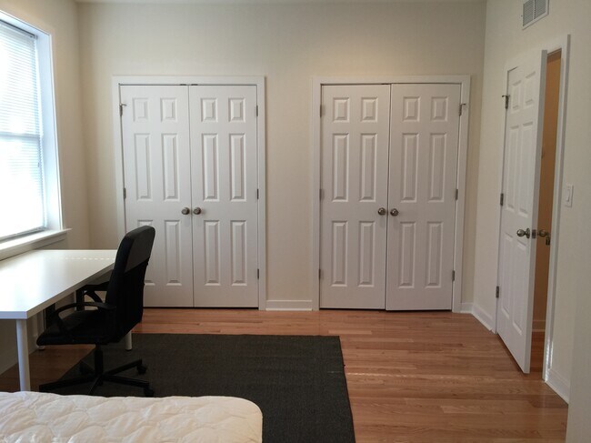 Building Photo - 526 N 36th St