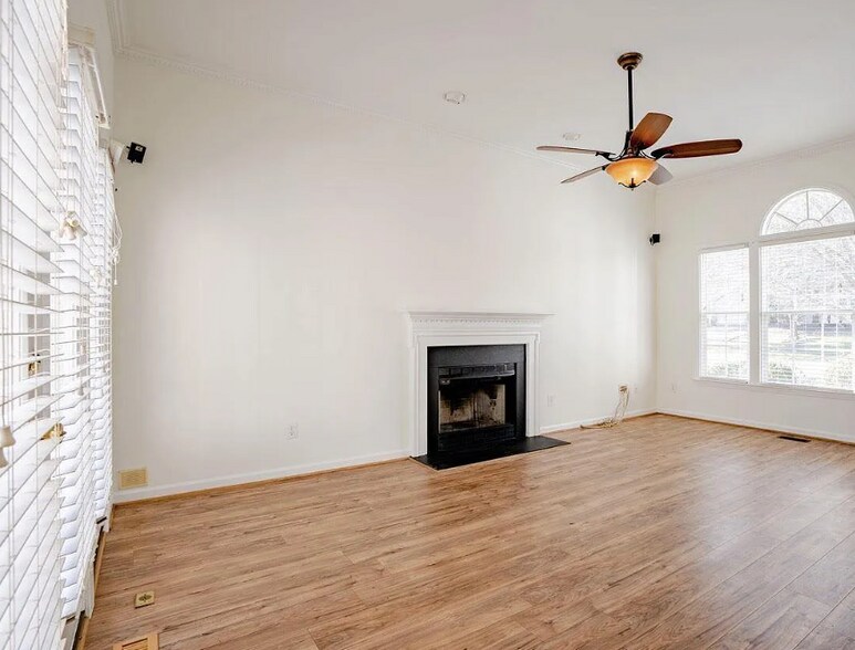 Building Photo - 9 Casabelle Ct