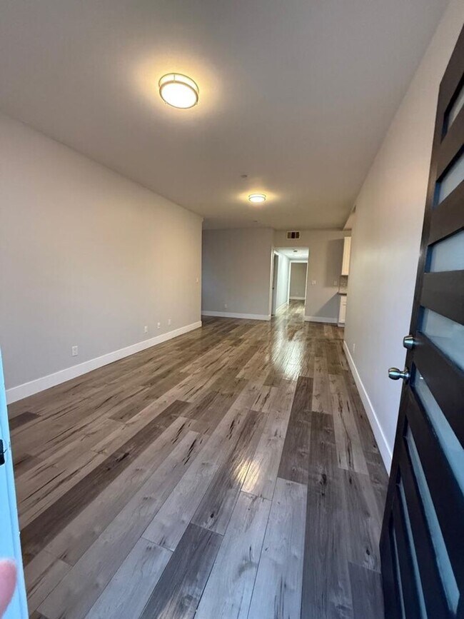 Building Photo - 85(221)