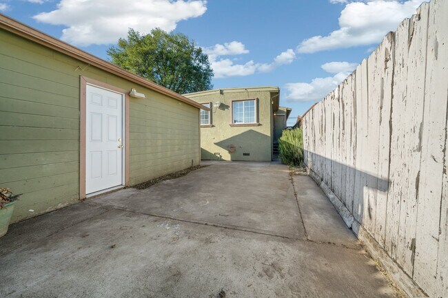 Building Photo - 2020 Auseon Ave