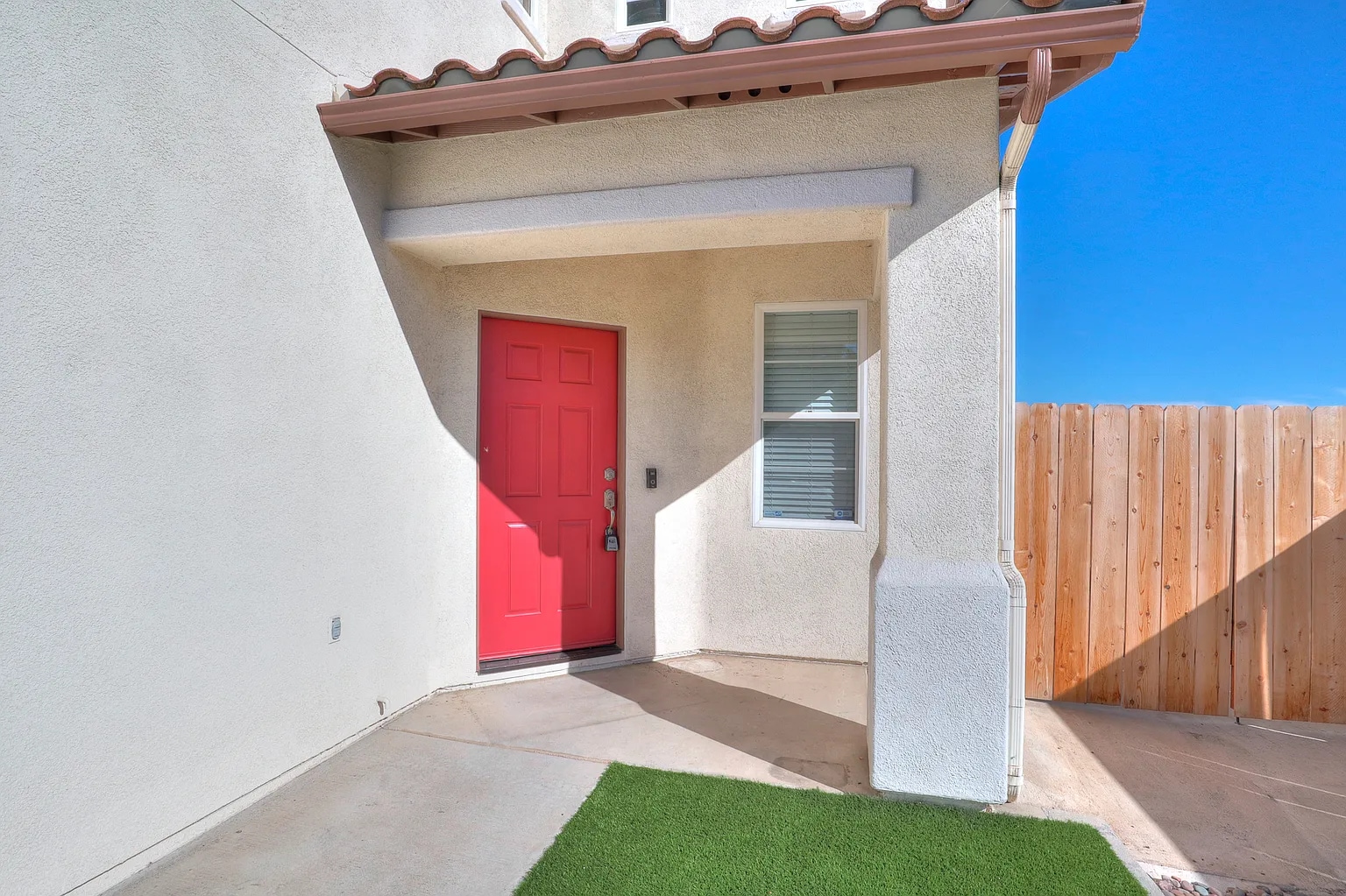 Building Photo - 725 Vista Santo Thomas