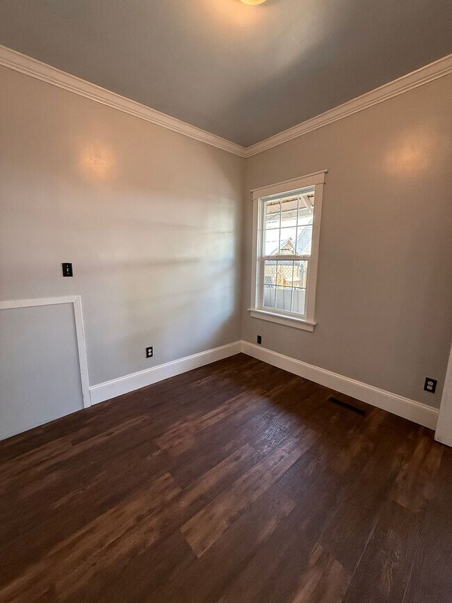 Building Photo - Remodeled 3 Bed 2 Bath Spokane Home w/ Large Fully-Fenced Yard + Huge Chicken Coop/Run & Garden!