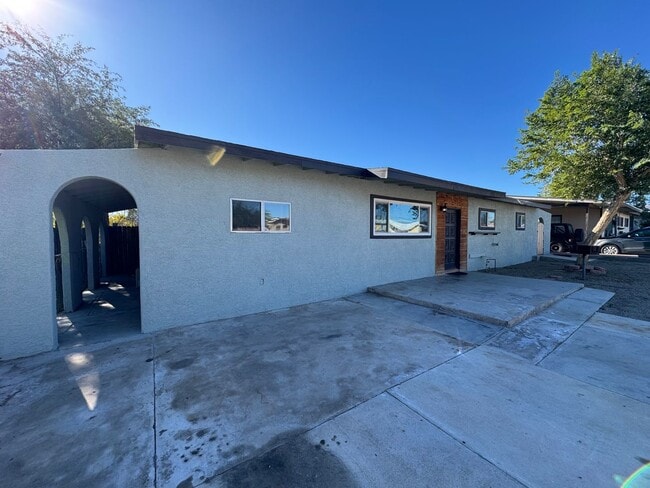 Building Photo - Spacious and Affordable Needles Ca home