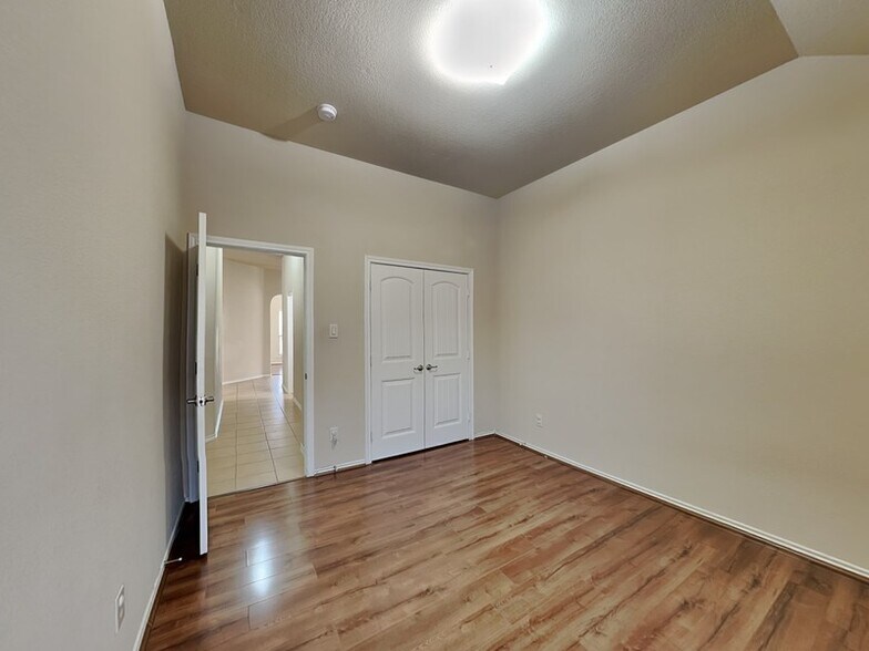 Building Photo - 1605 Grey Willow Ln