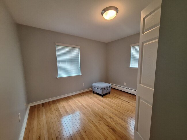 Building Photo - Charming Rochester Condo