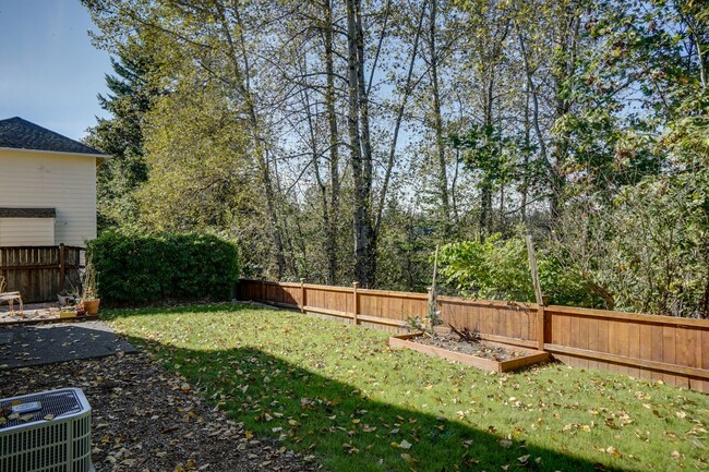 Building Photo - Maple Valley Tri-level