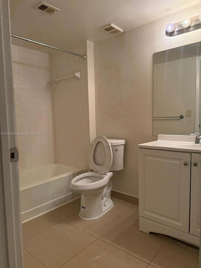Building Photo - 9999 Summerbreeze Dr