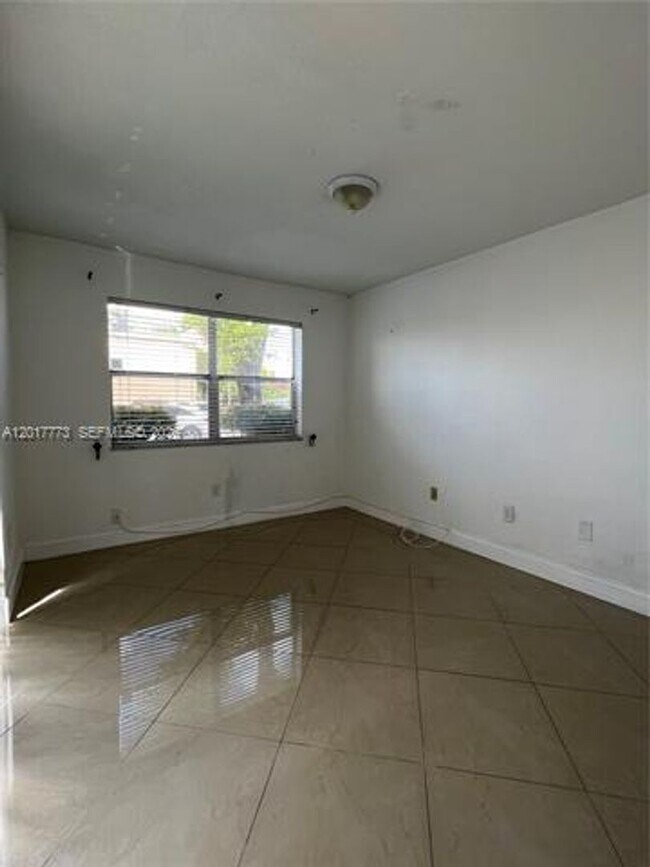 Building Photo - 7106 NW 169th St
