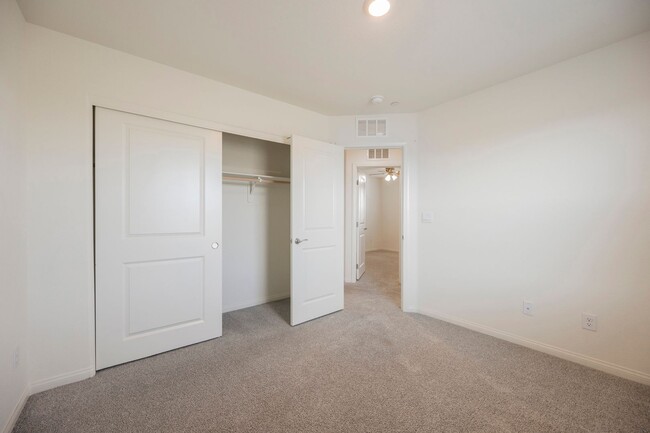 Building Photo - 402 Larksong Ave