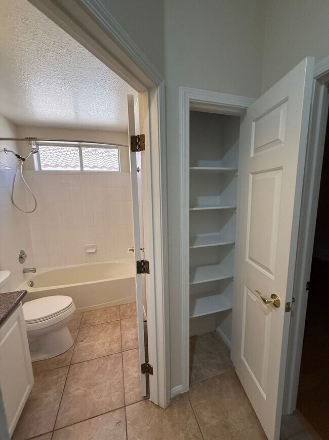 Building Photo - Gated Northshore Community Single Story Three Bedroom plus Den