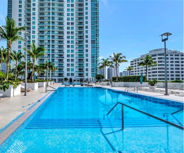 Building Photo - 951 Brickell Ave