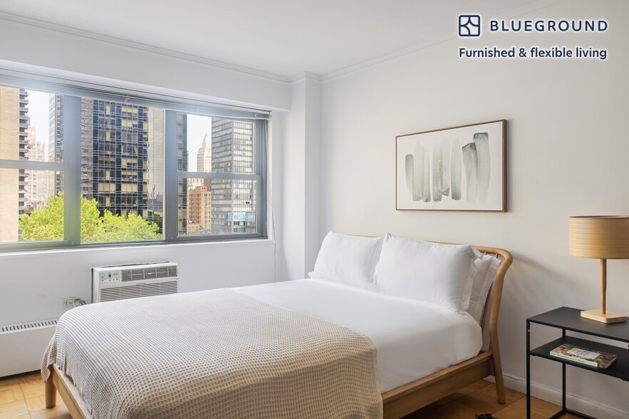 Building Photo - 330 E 46th St