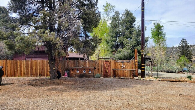 Building Photo - Cozy Cabin Retreat in Lockwood Valley – Al...