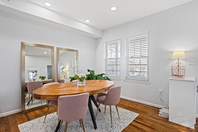 Building Photo - Amazing Anacostia Abode!