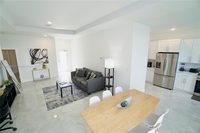 Building Photo - 1505 SW 27th Ct