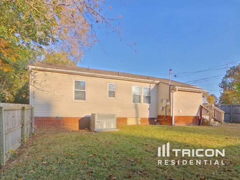 Building Photo - 3309 Anson St