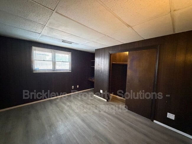 Building Photo - 337 Glorieta St NE