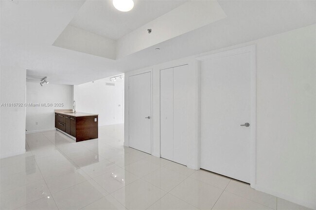 Building Photo - 465 Brickell Ave