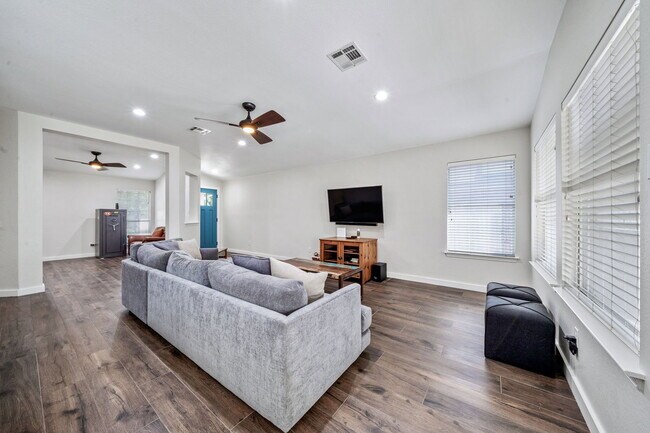 Building Photo - 8809 Corran Ferry Dr