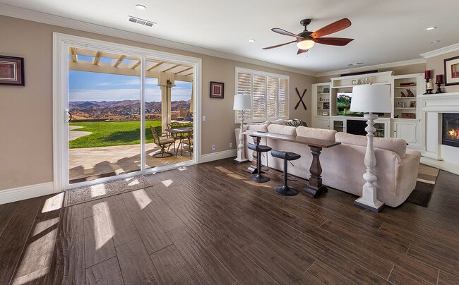 Building Photo - Stunning 5-Bedroom Castaic View Home for Rent!