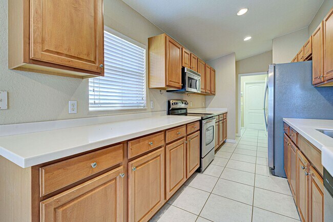 Building Photo - 2134 Boxwood St