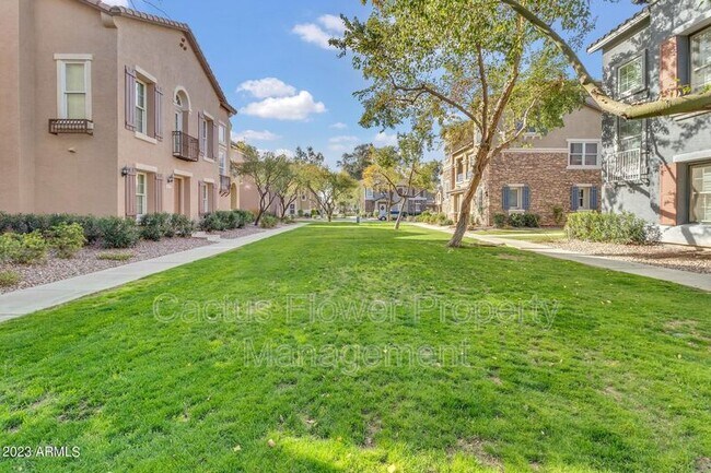 Building Photo - 5625 S 21st Pl
