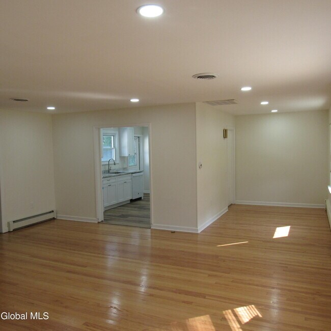 Building Photo - 5 Sunset Dr