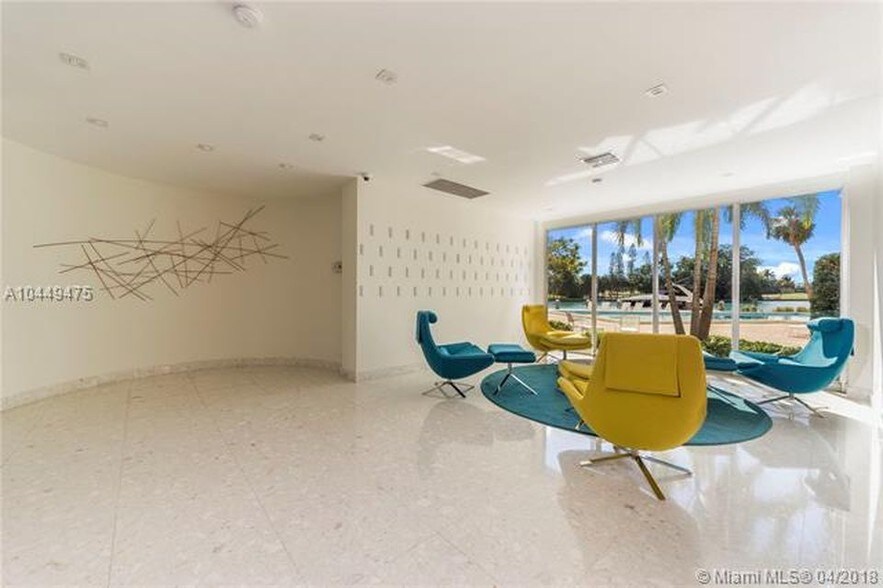 Building Photo - 9100 W Bay Harbor Dr