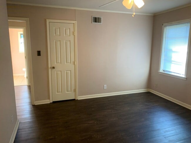 Building Photo - SOUTHERN HILLS!