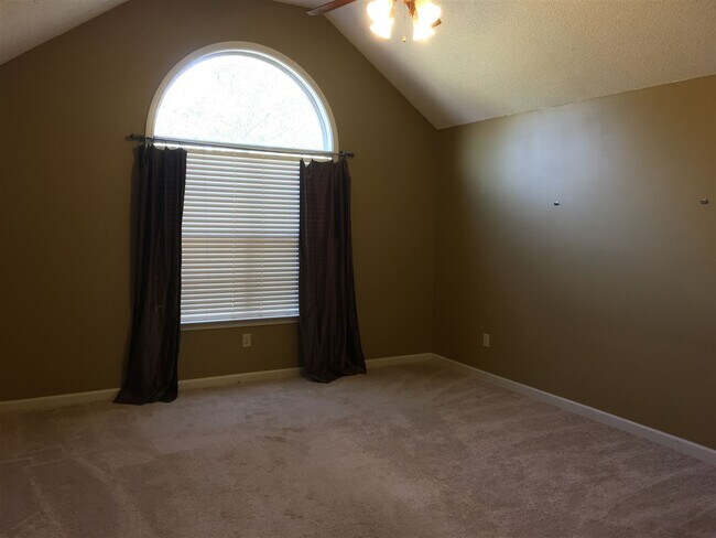 Building Photo - 10144 Lynham Dr