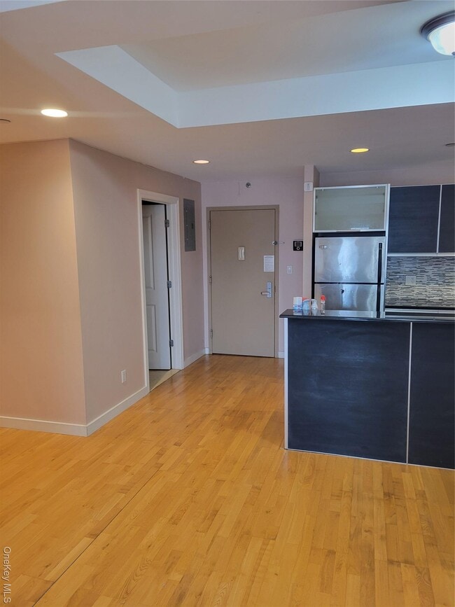 Building Photo - 143-20 Hoover Ave