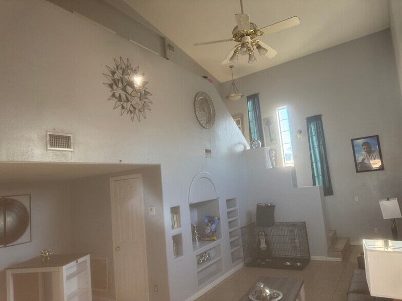 Building Photo - 6216 S 4th Ave