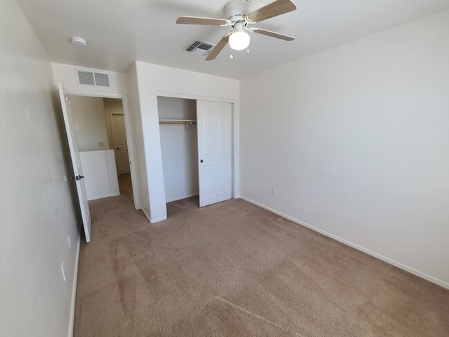 Building Photo - Beautiful 4-bedroom 3-bathroom - GREAT LOC...