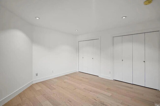 Building Photo - 120 Seminary Dr