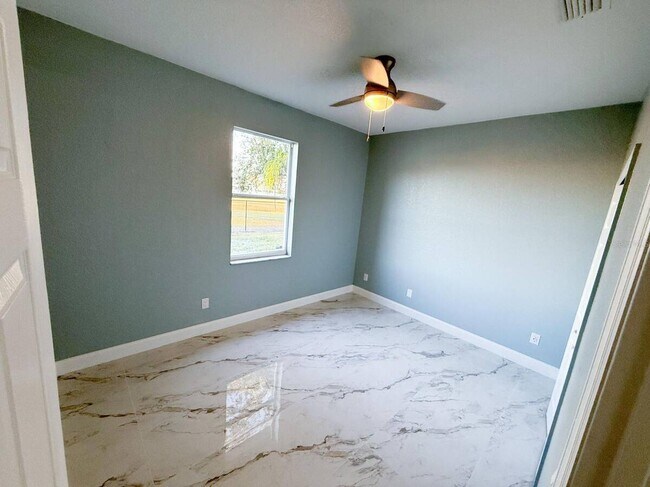 Building Photo - 2958 White Cedar Cir