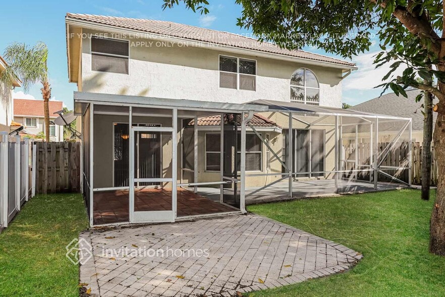 Building Photo - 1081 Fairfax Cir W