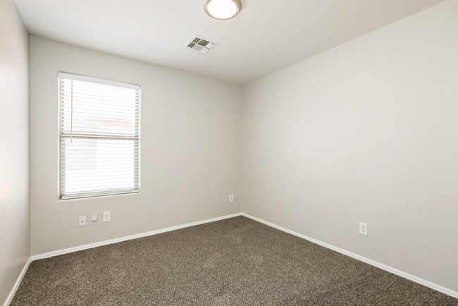 Building Photo - 5422 S Dove Valley
