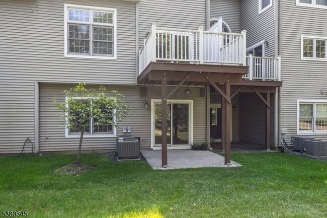 Building Photo - 10 Conklin Ct