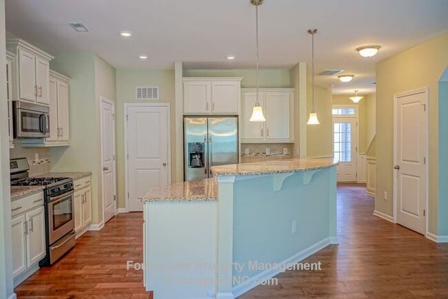Building Photo - **Coming Soon: July 16, 2026: Charming End-Unit Townhome with Bonus Room, Screened Porch & 2-Car ...