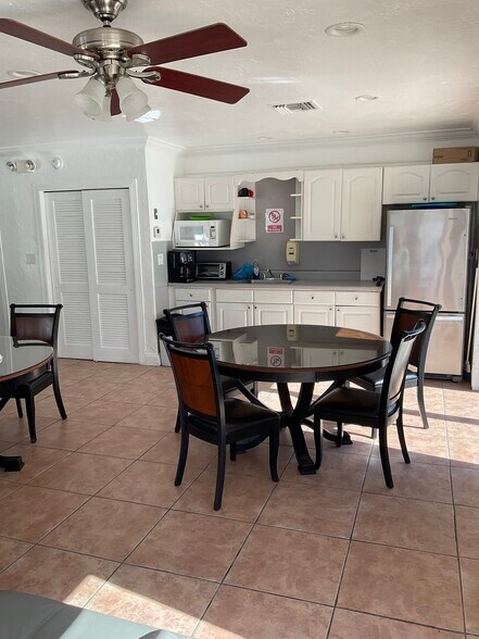 Building Photo - 2870 NE 14th Street Cswy