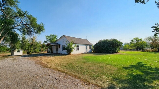 Building Photo - Home on Two Acres with Pets Considered