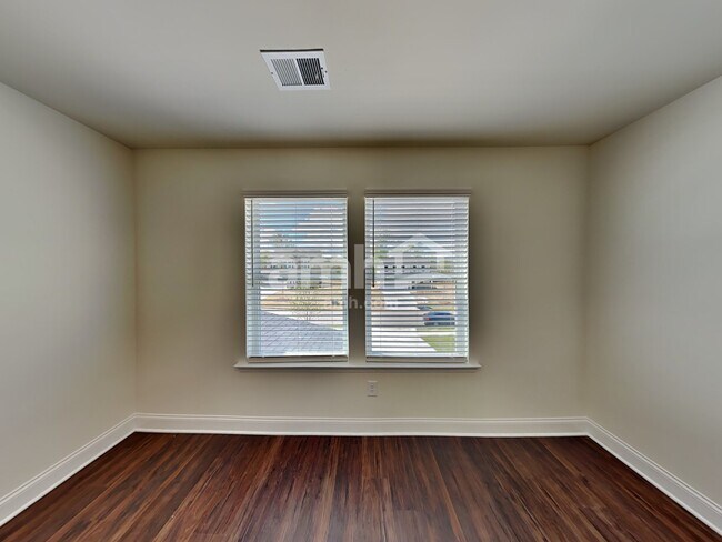Building Photo - 216 Willow Ln