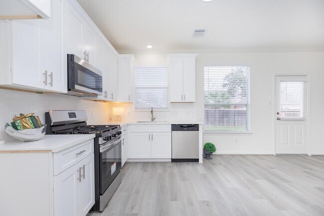 Building Photo - 16626 Pademelon Dr
