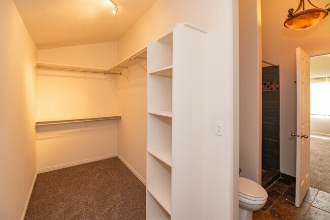 Building Photo - 475 N Redwood Rd