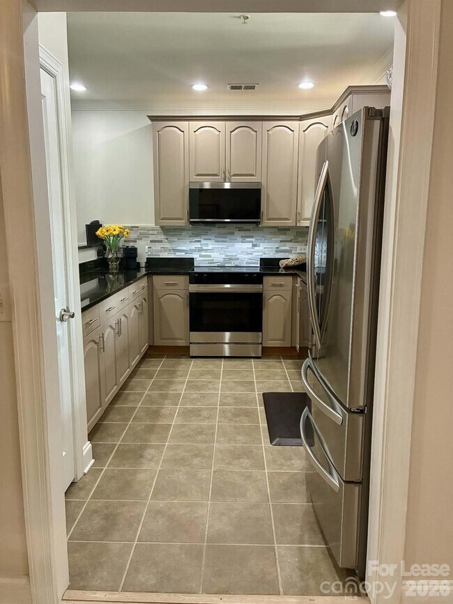 Building Photo - 5551 Colonial Chatsworth Cir