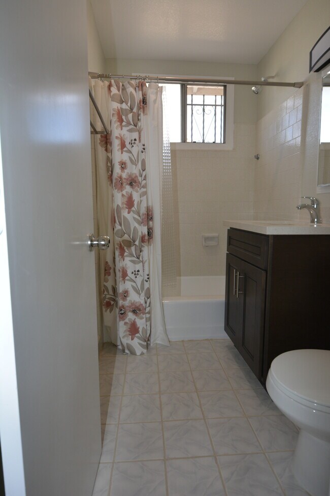 Building Photo - 4137 W 160th St