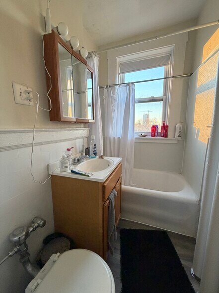 Building Photo - 463 Commonwealth Ave