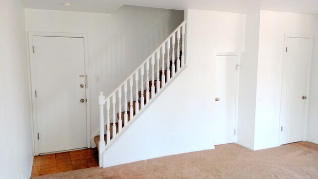 Building Photo - 129 Baywood Ave