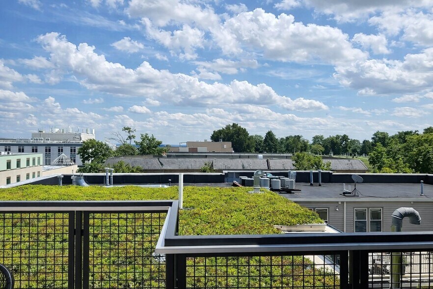 Building Photo - 2210 Wisconsin Ave NW