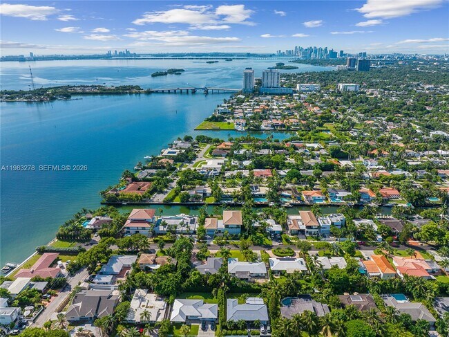 Building Photo - 1200 NE 87th St